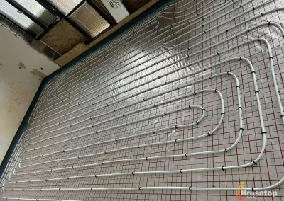 Instalace podlahového topení a rekonstrukce rodinného domu. Jistebník