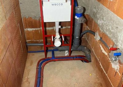 Instalace ZTI v novostavbě RD. Brzy bude následovat instalace podlahového topení a montáž tepelného čerpadla. Budišovice