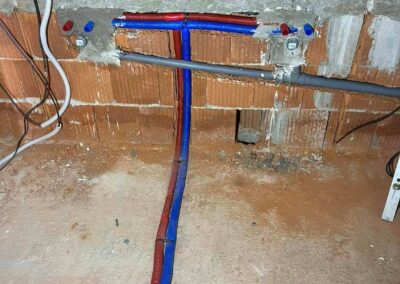 Instalace ZTI v novostavbě RD. Brzy bude následovat instalace podlahového topení a montáž tepelného čerpadla. Budišovice